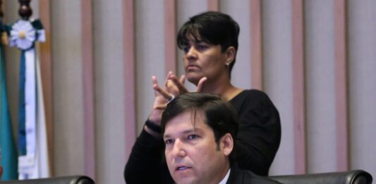 Destruição de abrigos leva Robério a cobrar ação
