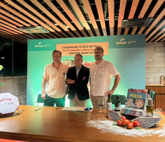 Livro celebra a pizza napolitana e reforça Brasília como referência da gastronomia brasileira