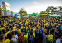 Sesc-DF reúne 6 mil torcedores na W3 Sul em tarde de festa, samba e emoção