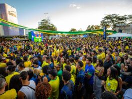 Sesc-DF reúne 6 mil torcedores na W3 Sul em tarde de festa, samba e emoção