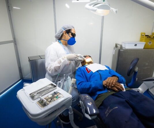 Sesc-DF e CFO realizam atendimento odontológico gratuito e defendem que sorriso saudável é direito de todos