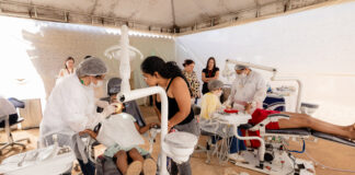 Mais de 30 crianças em vulnerabilidade social recebem atendimento odontológico gratuito na periferia do DF