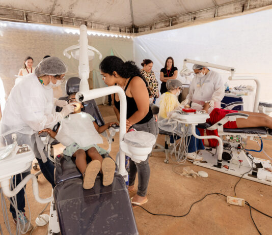 Mais de 30 crianças em vulnerabilidade social recebem atendimento odontológico gratuito na periferia do DF