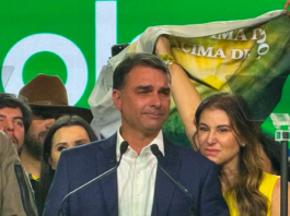 Lula aciona TSE contra Flávio Bolsonaro