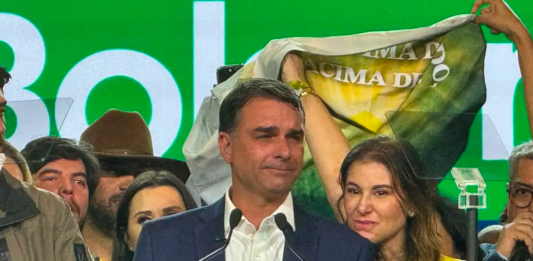 Lula aciona TSE contra Flávio Bolsonaro