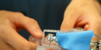 Pesquisadores desenvolvem robô em miniatura que pode realizar preparo dentário