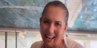 Mãe de Virginia Fonseca revela tatuagem com frase motivacional na marca do biquíni