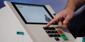 TSE reforça segurança das urnas com lacração dos sistemas eleitorais