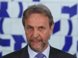 Líder do PT na Câmara está estável após AVC