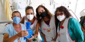Voluntários transformam tempo em cuidado há 61 anos no Hospital de Base