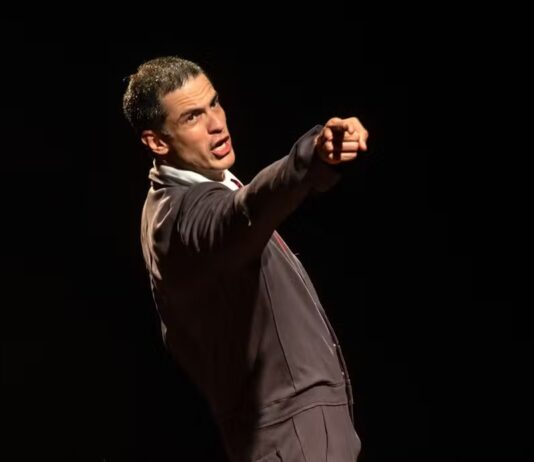 Espetáculo “O Figurante”, estrelado por Mateus Solano, chega gratuitamente ao Teatro Sesc Newton Rossi, em Ceilândia