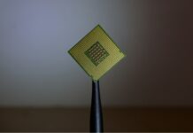 Escassez de memória pressiona fabricantes de celulares e laptops