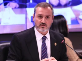 Dino reintegra chefe da PF
