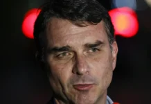 PF detalha mensagens entre Flávio Bolsonaro e Vorcaro sobre financiamento de filme