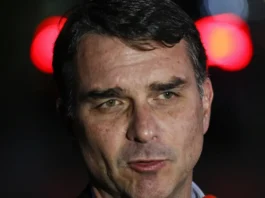 PF detalha mensagens entre Flávio Bolsonaro e Vorcaro sobre financiamento de filme