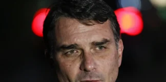 PF detalha mensagens entre Flávio Bolsonaro e Vorcaro sobre financiamento de filme