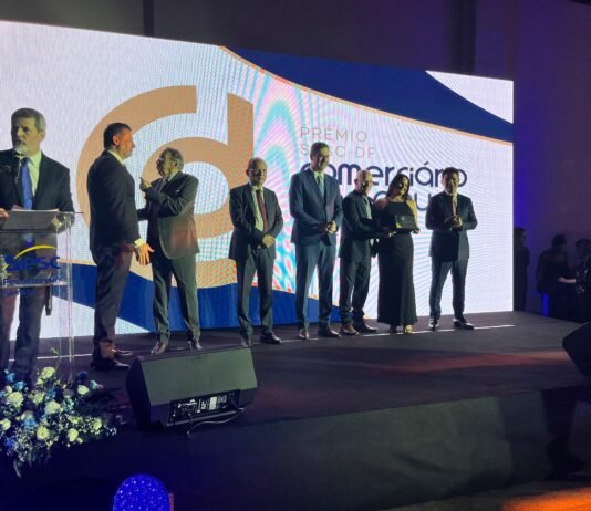 Sesc-DF homenageia 31 comerciários e premia jornalistas em noite de reconhecimento e celebração