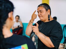 Cursos gratuitos de Libras e audiodescrição têm inscrições abertas até 6 de novembro