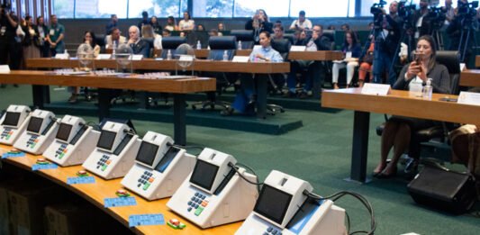 Urnas eletrônicas são selecionadas para teste de integridade na CLDF